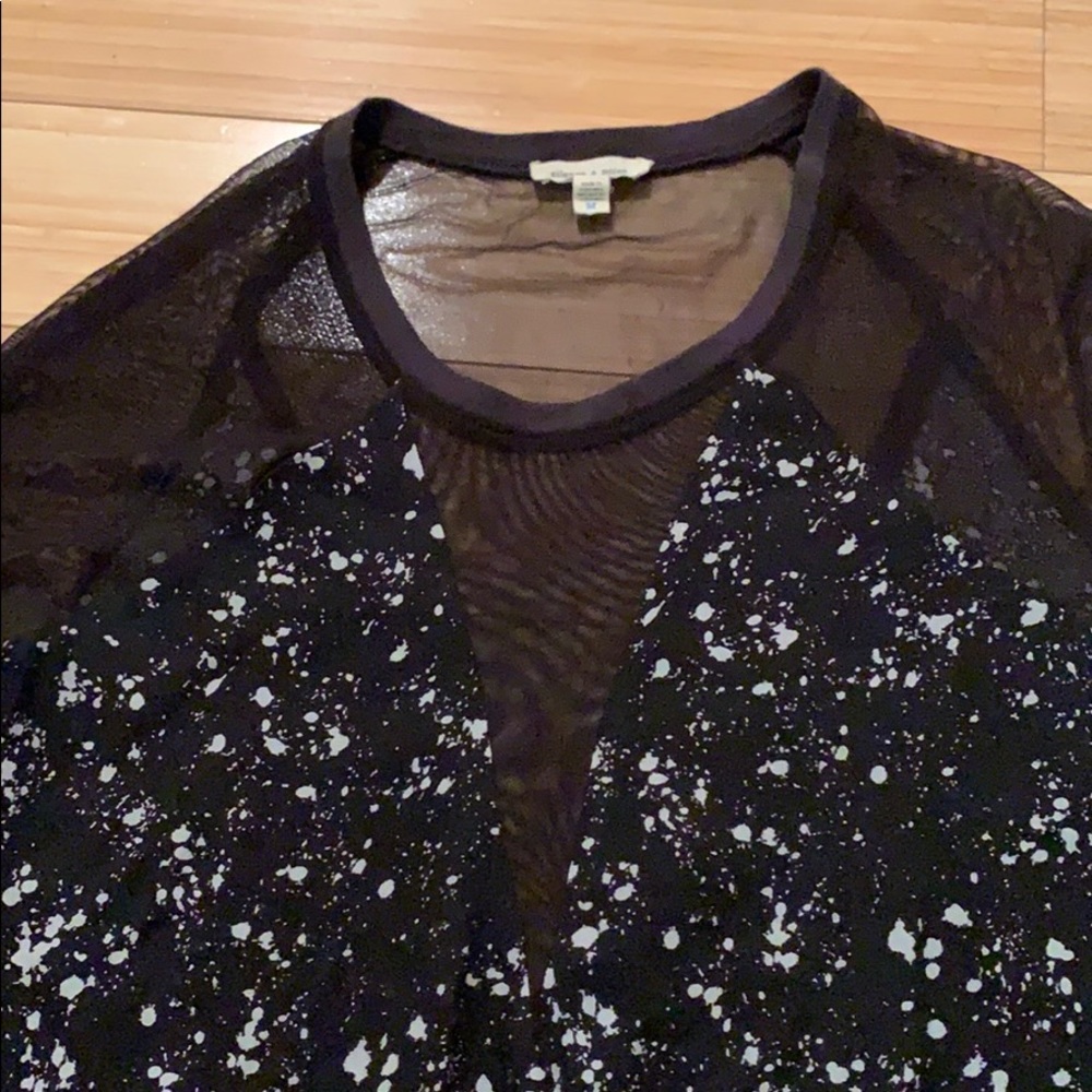 Silence + noise | Faux splatter paint and mesh top